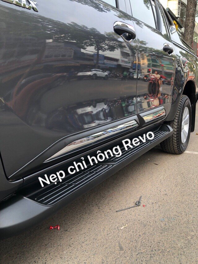 Nẹp chỉ hông xe Hilux Revo - Đồ chơi lắp đặt thêm cho Hilux Revo